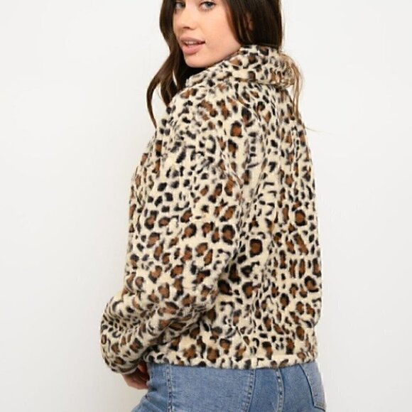 WOMEN'S LEOPARD PRINT FAUX FUR PULLOVER SWEATER - Picture 3 of 3